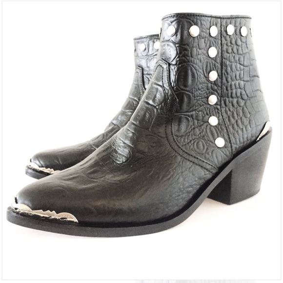 Wandering Coyote Shoes - Wandering Coyote Studded Leather Boots🖤